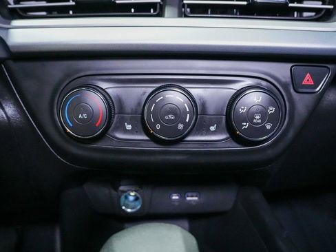 Used 2025 Chevrolet Trax RS w/ Sunroof Package FWD image 15