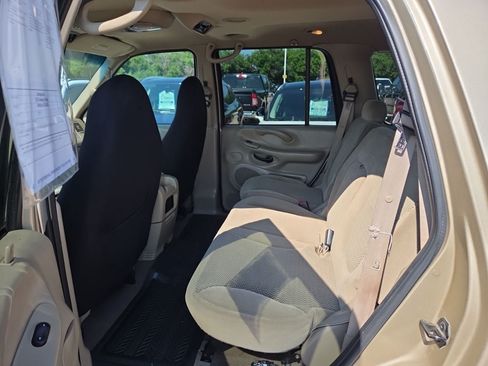 Used 2000 Ford Expedition XLT AWD/4WD image 16