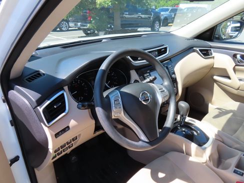 Used 2016 Nissan Rogue SV w/ SV Premium Package AWD/4WD image 13