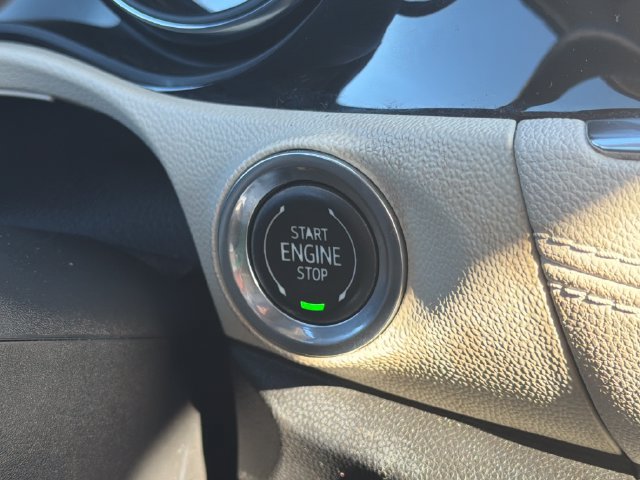 Used 2020 Buick Encore GX Essence w/ Experience Buick Package FWD image 21