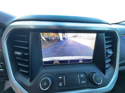 Certified 2023 GMC Acadia SLE w/ Driver Convenience Package image 9