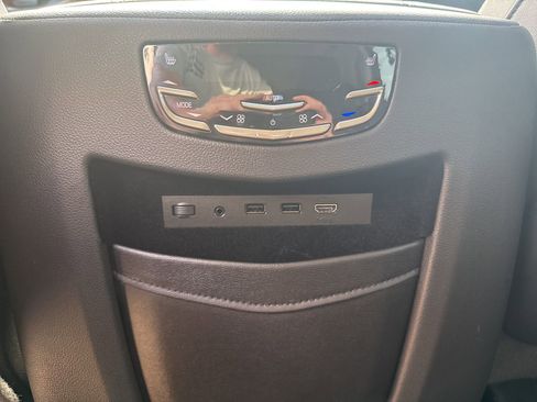 Used 2019 Cadillac Escalade Premium Luxury AWD/4WD image 29
