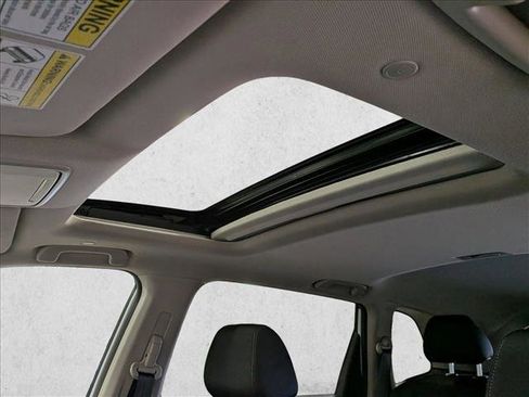 Used 2025 Honda CR-V EX image 17