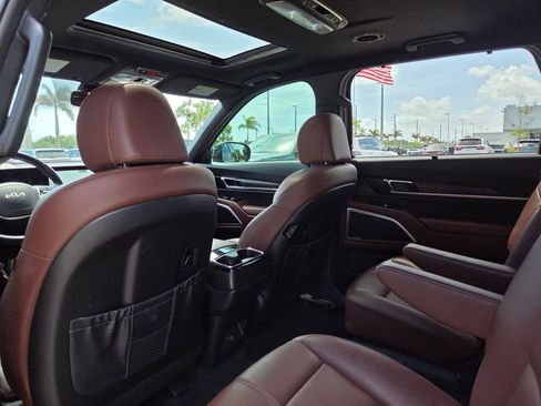Used 2024 Kia Telluride EX w/ EX Captain's Chair Package image 21