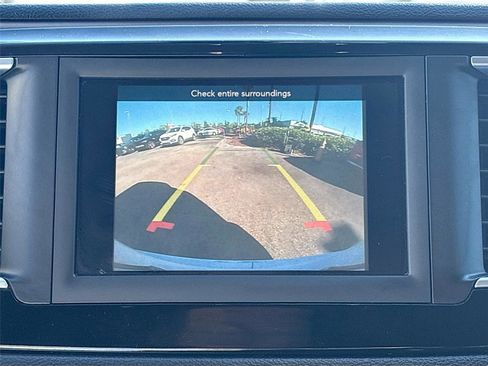 Used 2019 Chrysler Pacifica Touring-L image 14