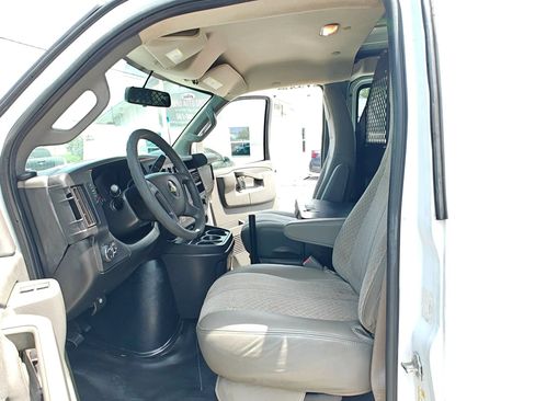 Used 2017 Chevrolet Express 2500 RWD image 14