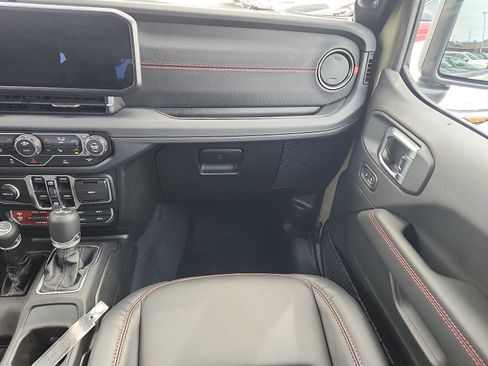 Used 2026 Jeep Wrangler Unlimited Rubicon w/ Technology Group image 2