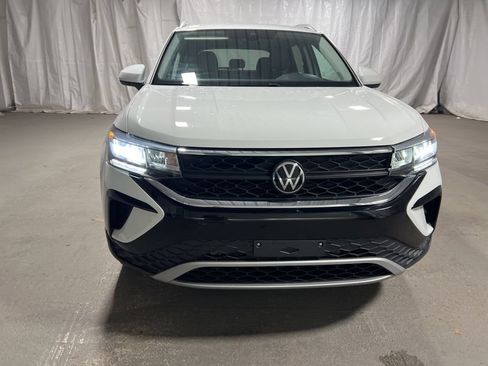 Used 2024 Volkswagen Taos SE AWD/4WD image 2