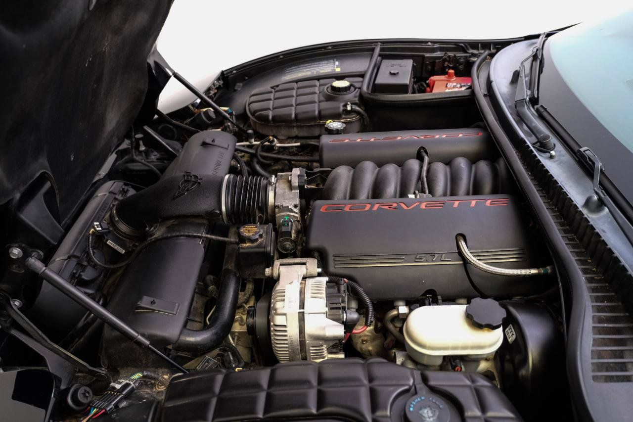 Used 2001 Chevrolet Corvette Coupe w/ Preferred Equipment Group2 RWD image 32