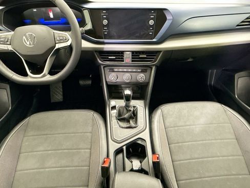 Certified 2022 Volkswagen Taos SE FWD image 13