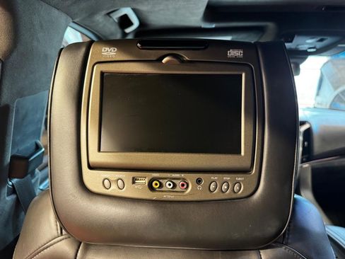 Used 2018 Cadillac Escalade ESV Platinum AWD/4WD image 19