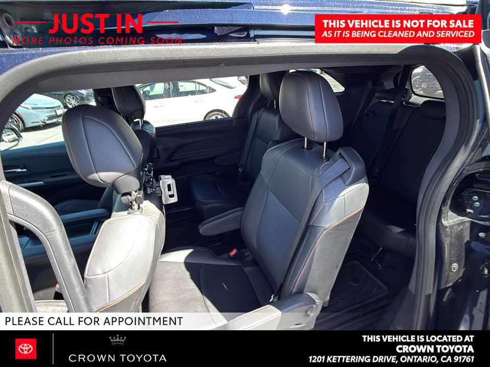 Used 2024 Toyota Sienna XSE w/ XSE Plus Package FWD image 9