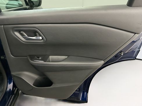 Used 2025 Nissan Rogue SV AWD/4WD image 31