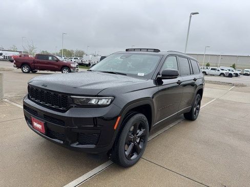 New 2025 Jeep Grand Cherokee L Altitude image 3