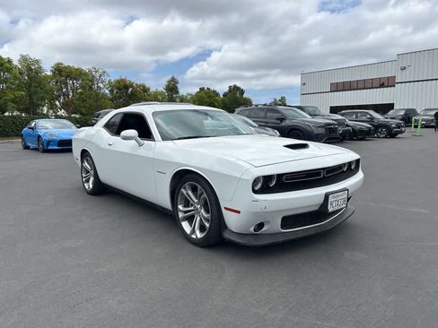 Used 2022 Dodge Challenger R/T RWD image 2