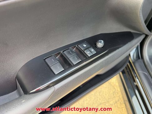 Used 2025 Toyota Camry SE FWD image 22
