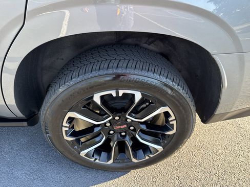 Used 2023 GMC Yukon Denali image 12