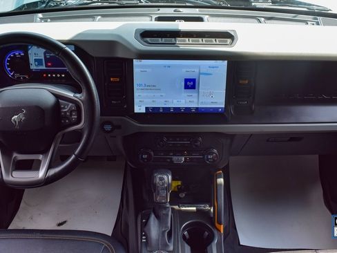 Used 2023 Ford Bronco Badlands image 33