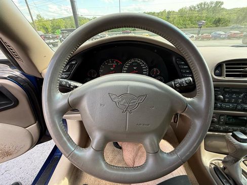 Used 2004 Chevrolet Corvette Convertible w/ Preferred Equipment Group RWD image 17