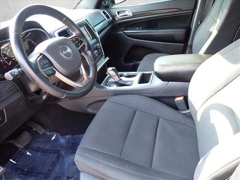 Used 2020 Jeep Grand Cherokee Laredo AWD/4WD image 9