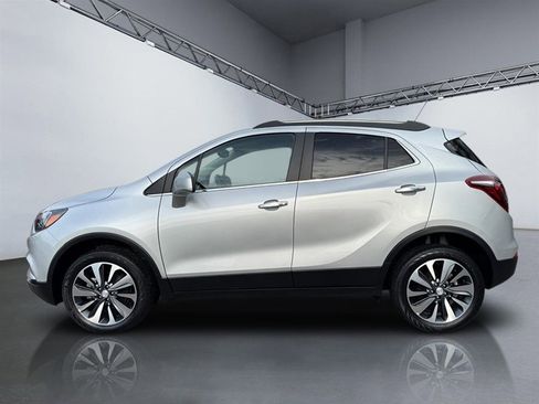 Used 2022 Buick Encore Preferred AWD/4WD image 2