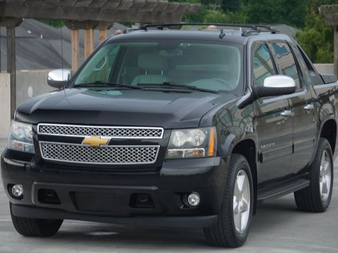 Used 2012 Chevrolet Avalanche LT w/ All-Star Edition image 27