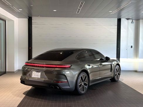Used 2025 Porsche Panamera RWD image 9