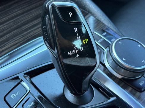 Used 2018 BMW 530e w/ Premium Package 2 image 24