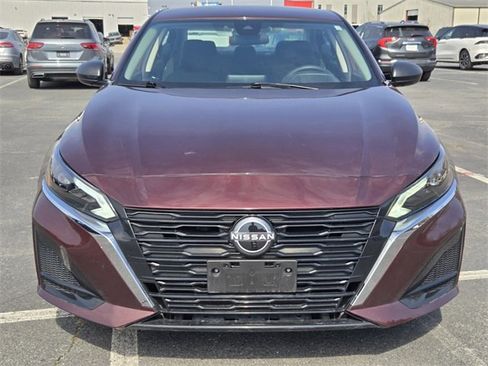 Used 2025 Nissan Altima 2.5 SV image 8
