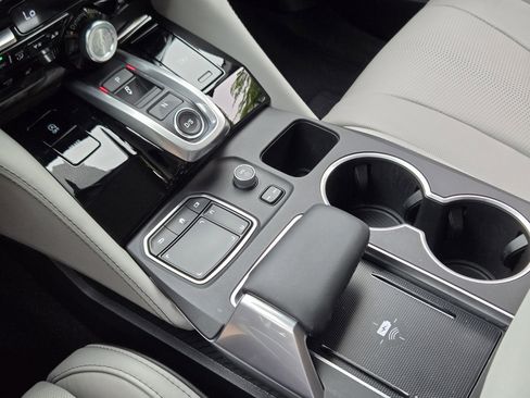 Certified 2024 Acura MDX SH-AWD w/ Advance Package image 21