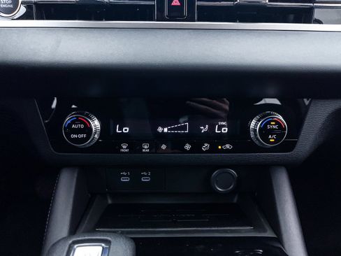 New 2025 Mitsubishi Outlander ES image 17