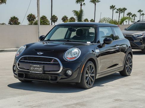 Used 2018 MINI Cooper S FWD image 3