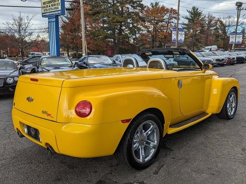 Used 2004 Chevrolet SSR w/ Preferred Equipment Group RWD image 30