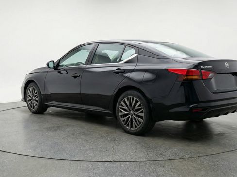 Used 2025 Nissan Altima 2.5 SV FWD image 6