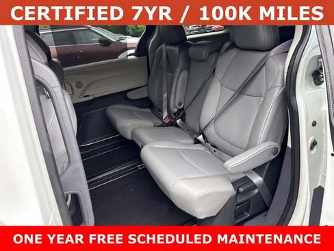 Used 2024 Toyota Sienna XLE FWD image 17
