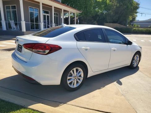 Used 2017 Kia Forte LX w/ LX Popular Package image 9