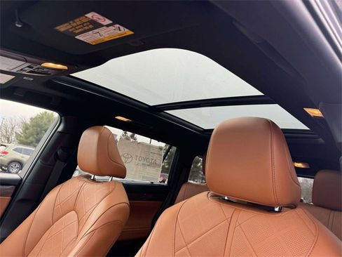 Used 2025 Toyota Highlander Platinum image 19