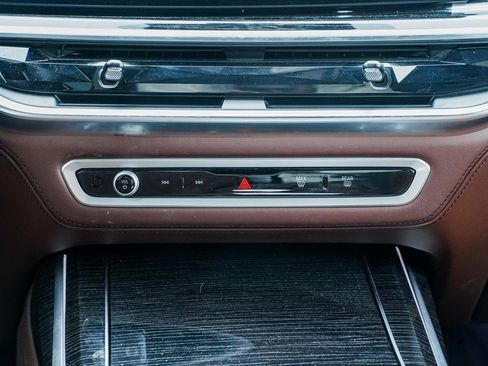 Certified 2025 BMW X7 M60i image 16