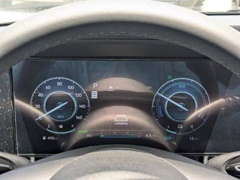 New 2025 Hyundai Elantra Limited image 22