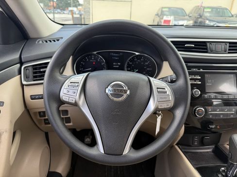 Used 2016 Nissan Rogue S w/ Appearance Package FWD image 14