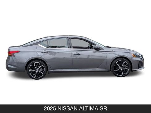 Used 2025 Nissan Altima 2.5 SR FWD image 6