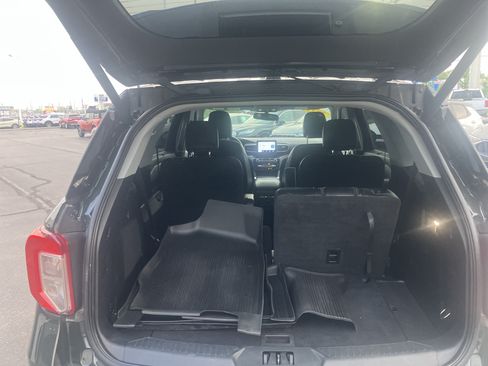 Used 2023 Ford Explorer Limited w/ Class IV Trailer Tow Package AWD/4WD image 12