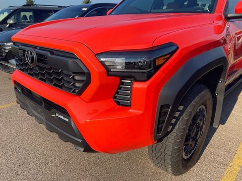 Used 2024 Toyota Tacoma TRD Off-Road AWD/4WD image 18