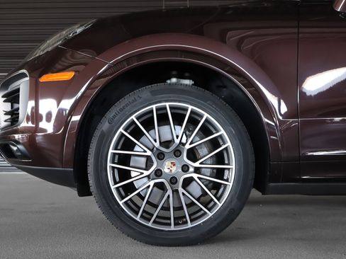 Certified 2023 Porsche Cayenne S Platinum AWD/4WD image 27