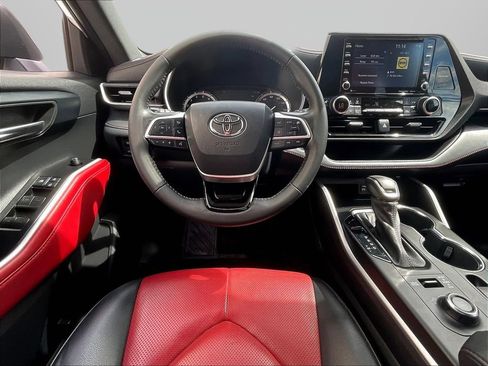 Used 2022 Toyota Highlander XSE AWD/4WD image 10