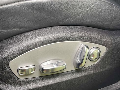 Certified 2025 Porsche Macan image 17