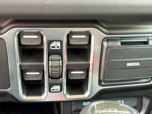 New 2026 Jeep Gladiator Overland AWD/4WD image 18