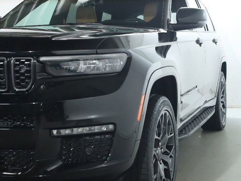 Used 2025 Jeep Grand Cherokee L Summit w/ Advanced Protech Group IV AWD/4WD image 4