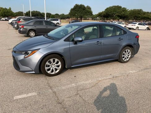 Used 2025 Toyota Corolla LE FWD image 1