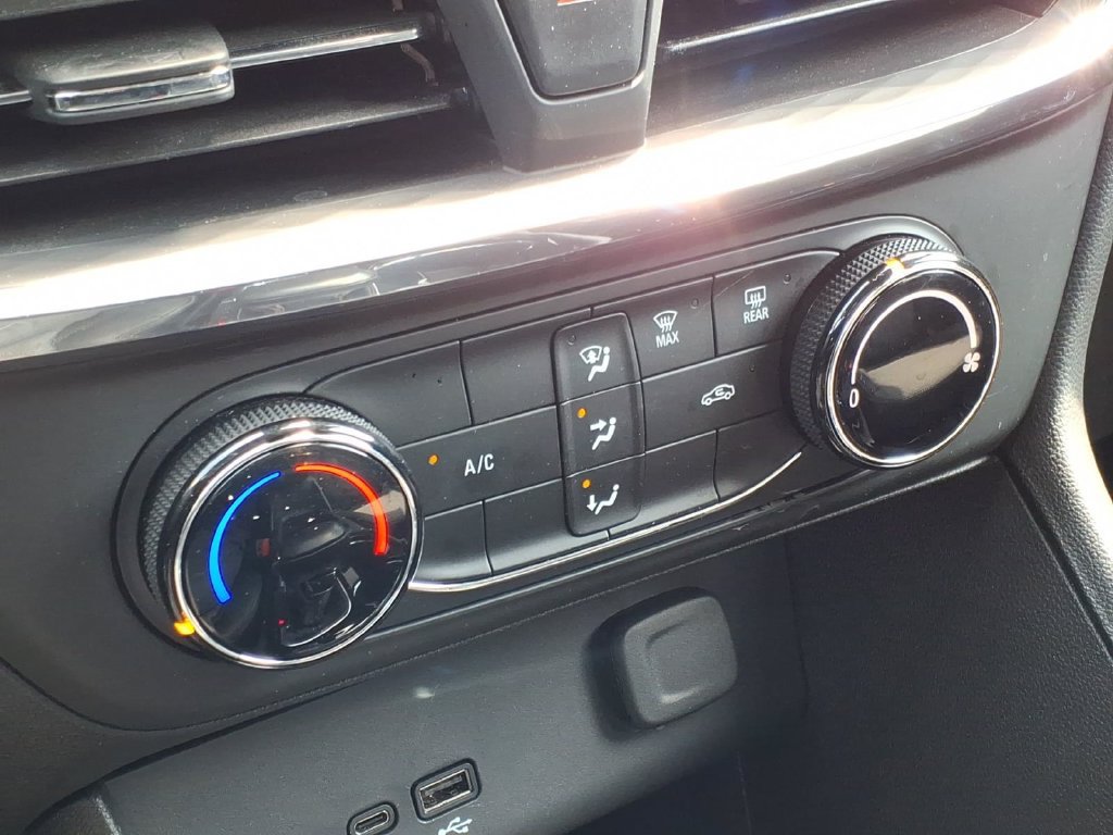 Used 2024 Buick Encore GX Preferred FWD image 24
